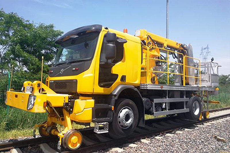 路轨两用高空作业车1