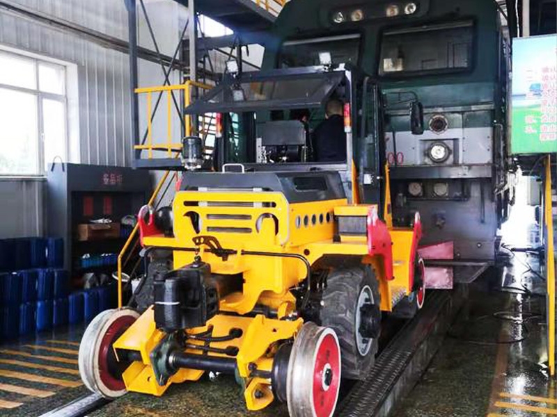 How to distinguish between internal combustion railway dual-purpose vehicle, electric, high-altitude operation tractor?