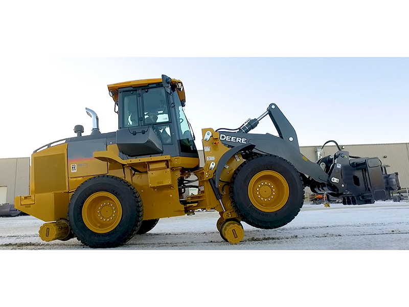 Road-rail dual-purpose loader tractor