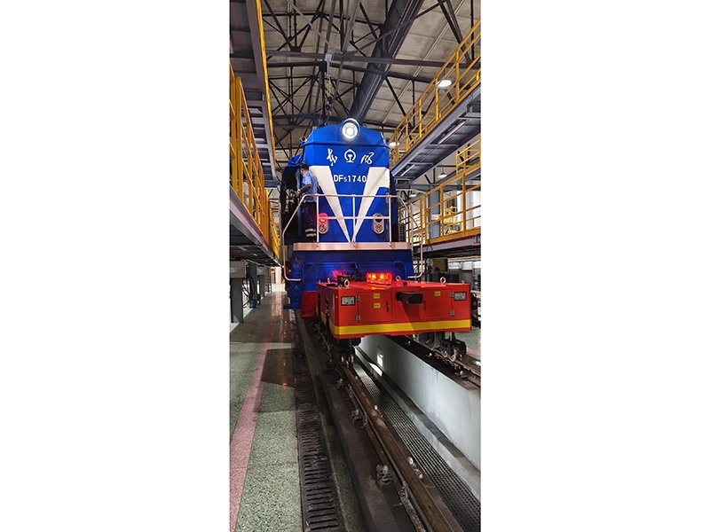 New energy road-rail dual-purpose vehicle HTR103E