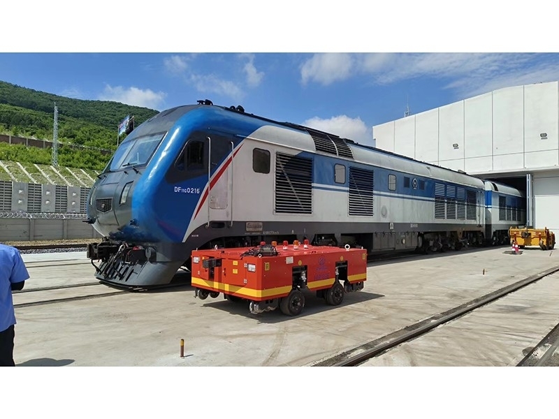 New energy road-rail dual-purpose vehicle HTR103E