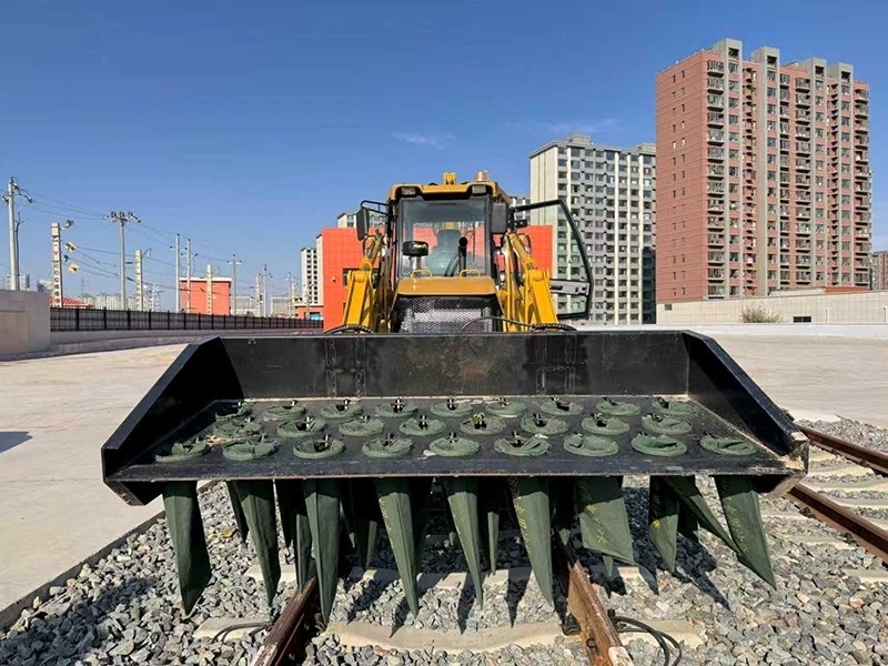 Multi-functional sand loading machine for both road and rail use