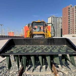 Multi-functional sand loading machine for both road and rail use