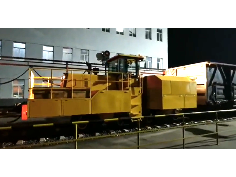 TWRR118型轨路两用牵引车