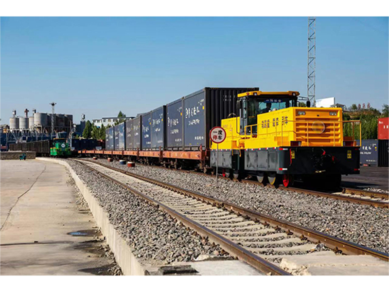 TWRR121型轨路两用牵引车