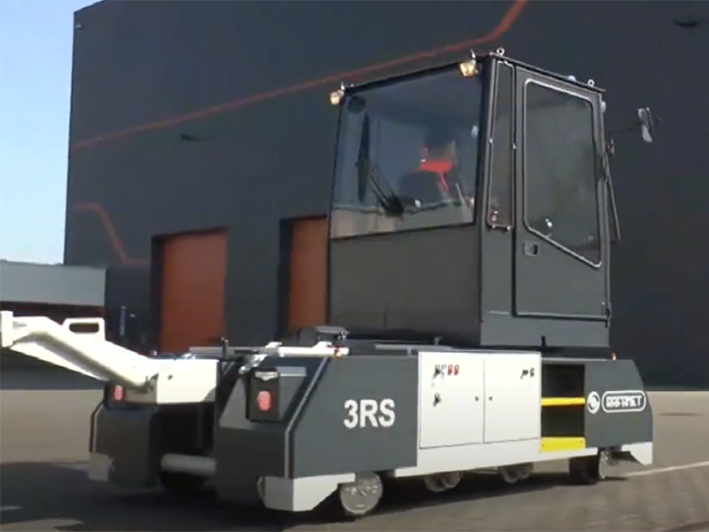 TWRR103E型轨路两用牵引车