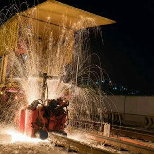 TWRR207路轨两用焊轨车